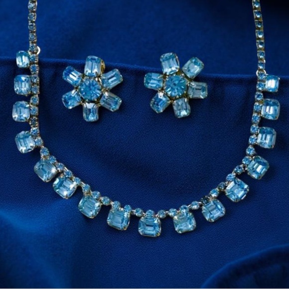 Weiss Blue Necklace and earrings are Clio Ons Vintage - Picture 5 of 11